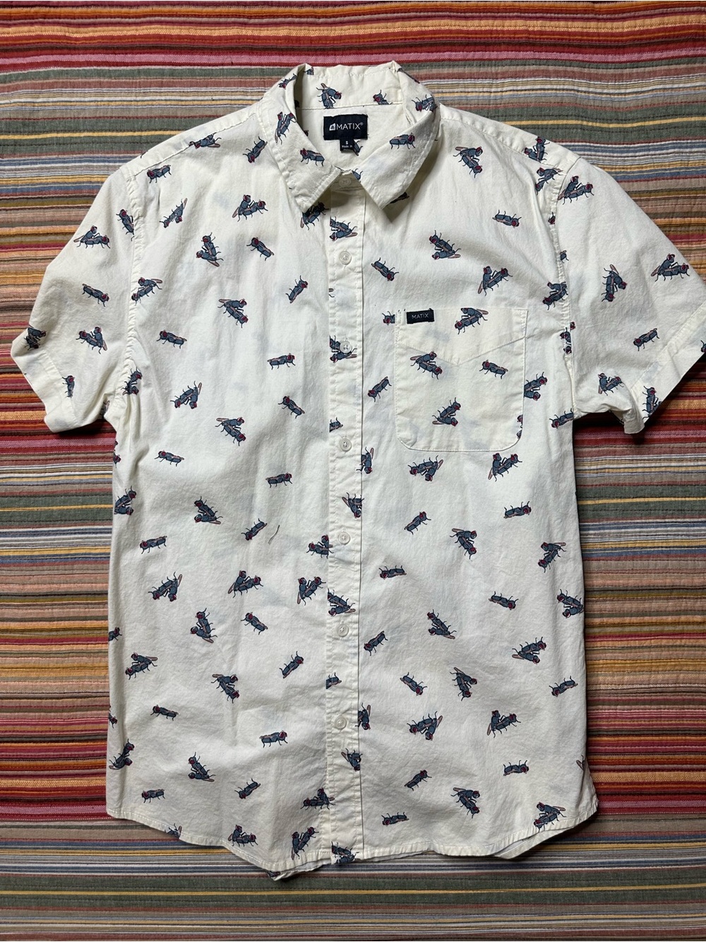 Matix White Short-Sleeve Button-Up Shirt with Navy and Red Print